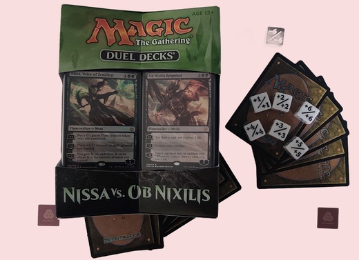 AI: MTG_starter_kit (2).jpg (removeBg)